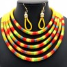 Collier africain jaune avec des boucles d’oreilles