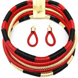 Parure de collier africain rouge avec des boucles d’oreilles