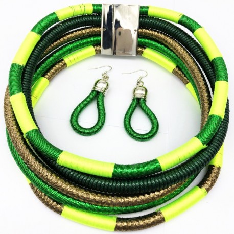 Collana verde africana con orecchini