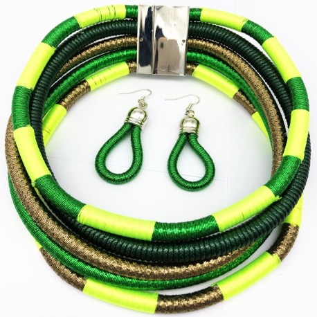 Parure collier africain vert avec des boucles d’oreilles