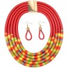 Parure de collier africain rouge multicolore avec des boucles d’oreilles