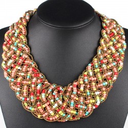 Elegante collar de perlas multicolores