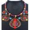 Collier ethnique multicolore rouge, bleu et rose