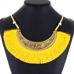 Collar étnico vintage amarillo y dorado
