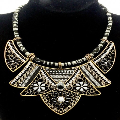 Collana etnico chic bianco e nero