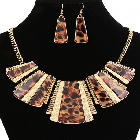 Leopard style necklace and bracelet set