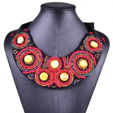 Collar etnico rojo chic