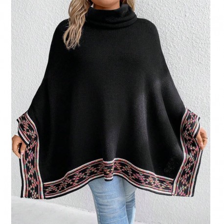 Poncho negro de cuello alto con motivo étnico