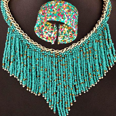 Conjunto de collar y pulsera de perlas verdes