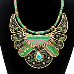 Collar etnico chic verde