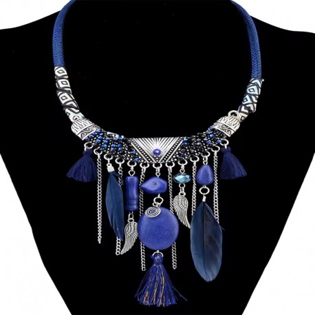 Collana etnica bohémien blu con piume